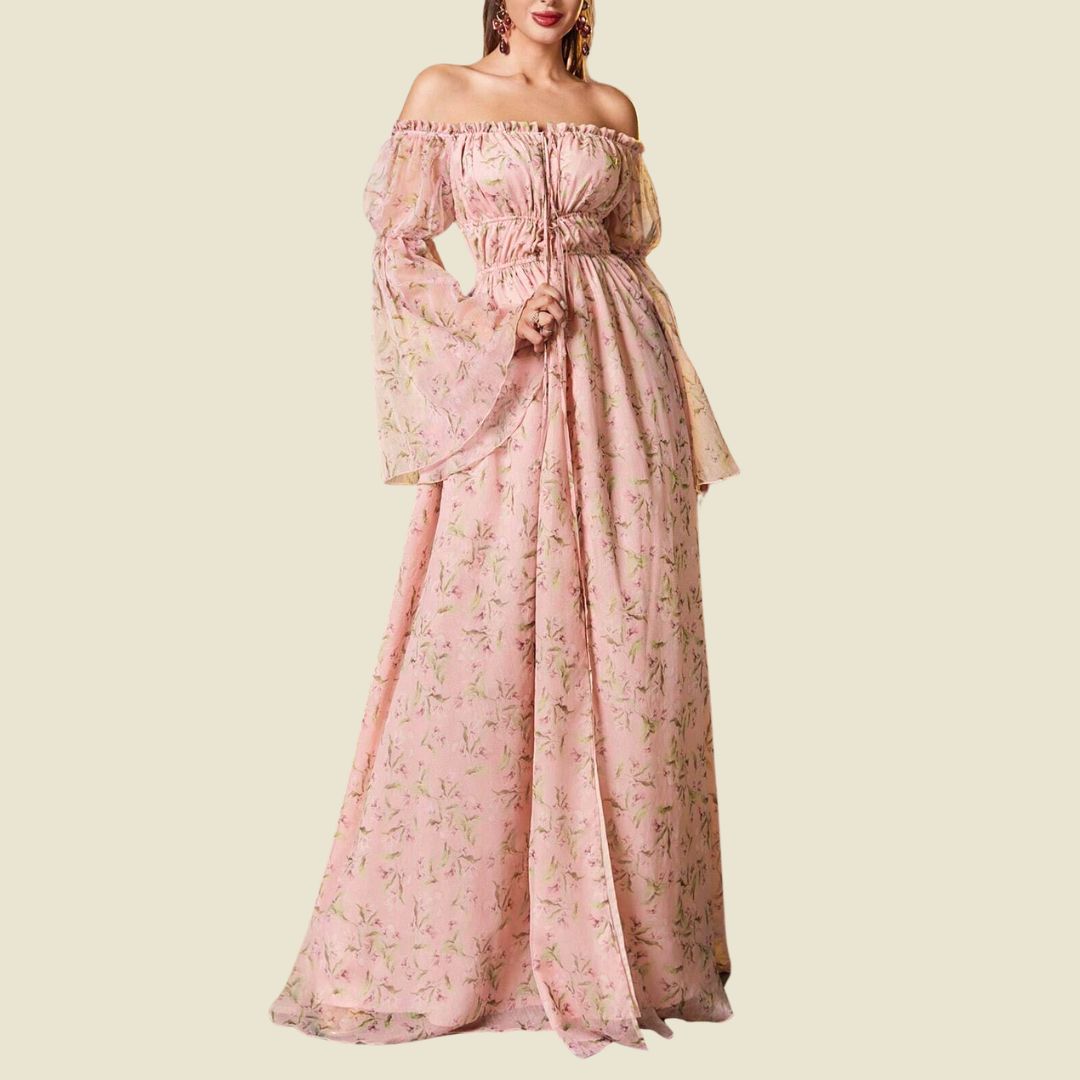 Sagolik vision: Ljusrosa maxiklänning med midjeresår och klockärmar