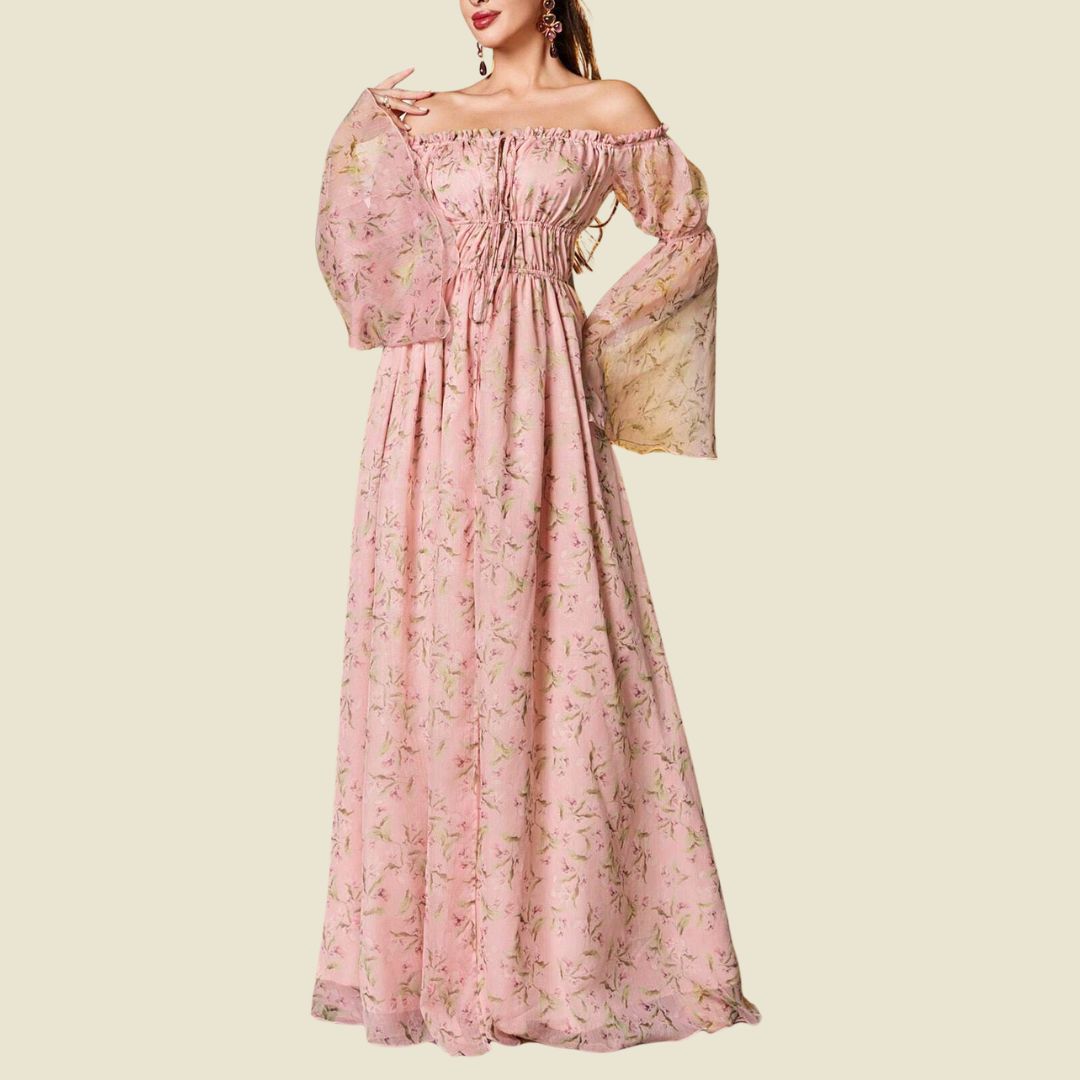 Sagolik vision: Ljusrosa maxiklänning med midjeresår och klockärmar