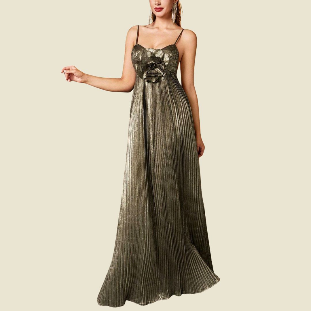 Gudomlig i guld: Guldskimrande aftonklänning med tunna band