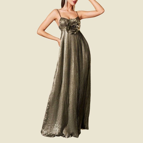 Gudomlig i guld: Guldskimrande aftonklänning med tunna band