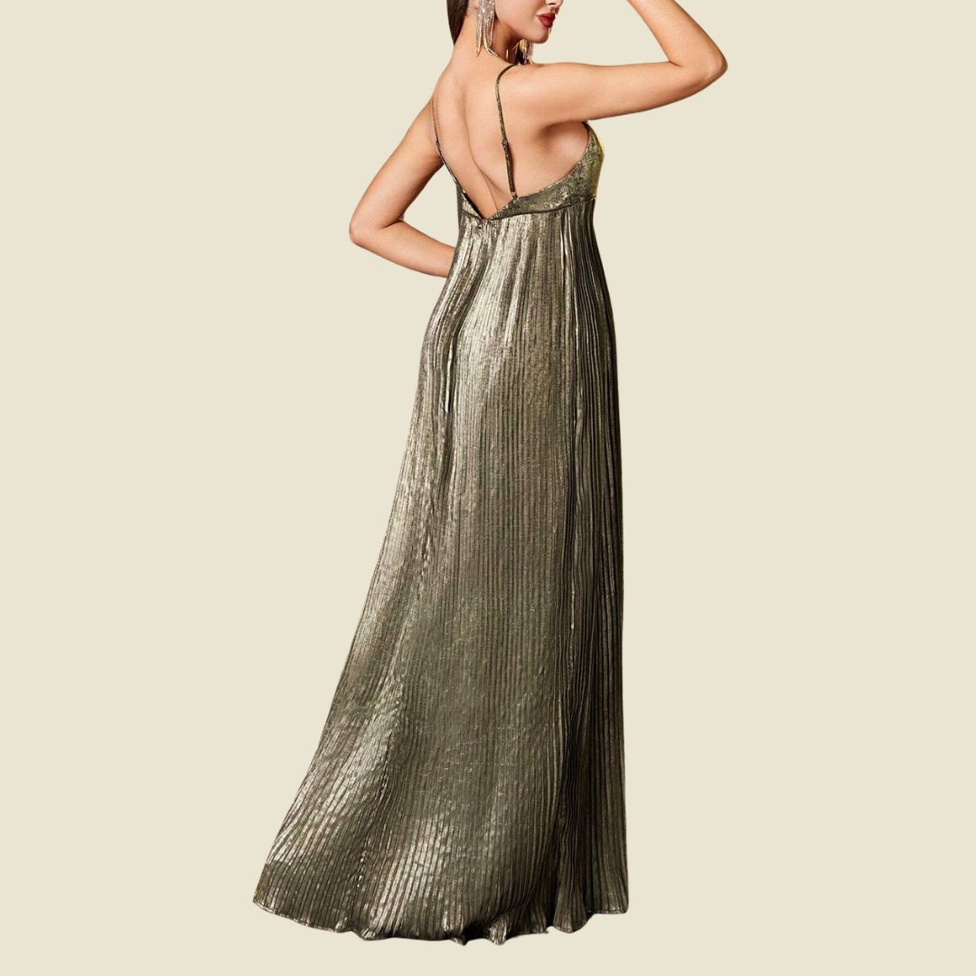 Gudomlig i guld: Guldskimrande aftonklänning med tunna band