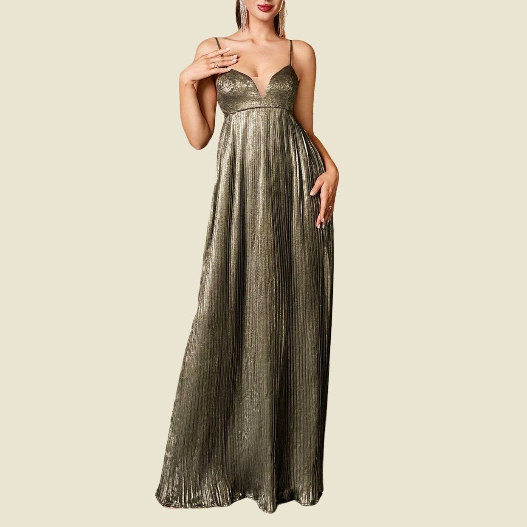 Gudomlig i guld: Guldskimrande aftonklänning med tunna band